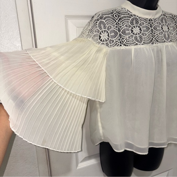 3/$15 MUST BUNDLE - Elegant Cream Lace Women's Top with Bell Sleeves - Picture 2 of 5